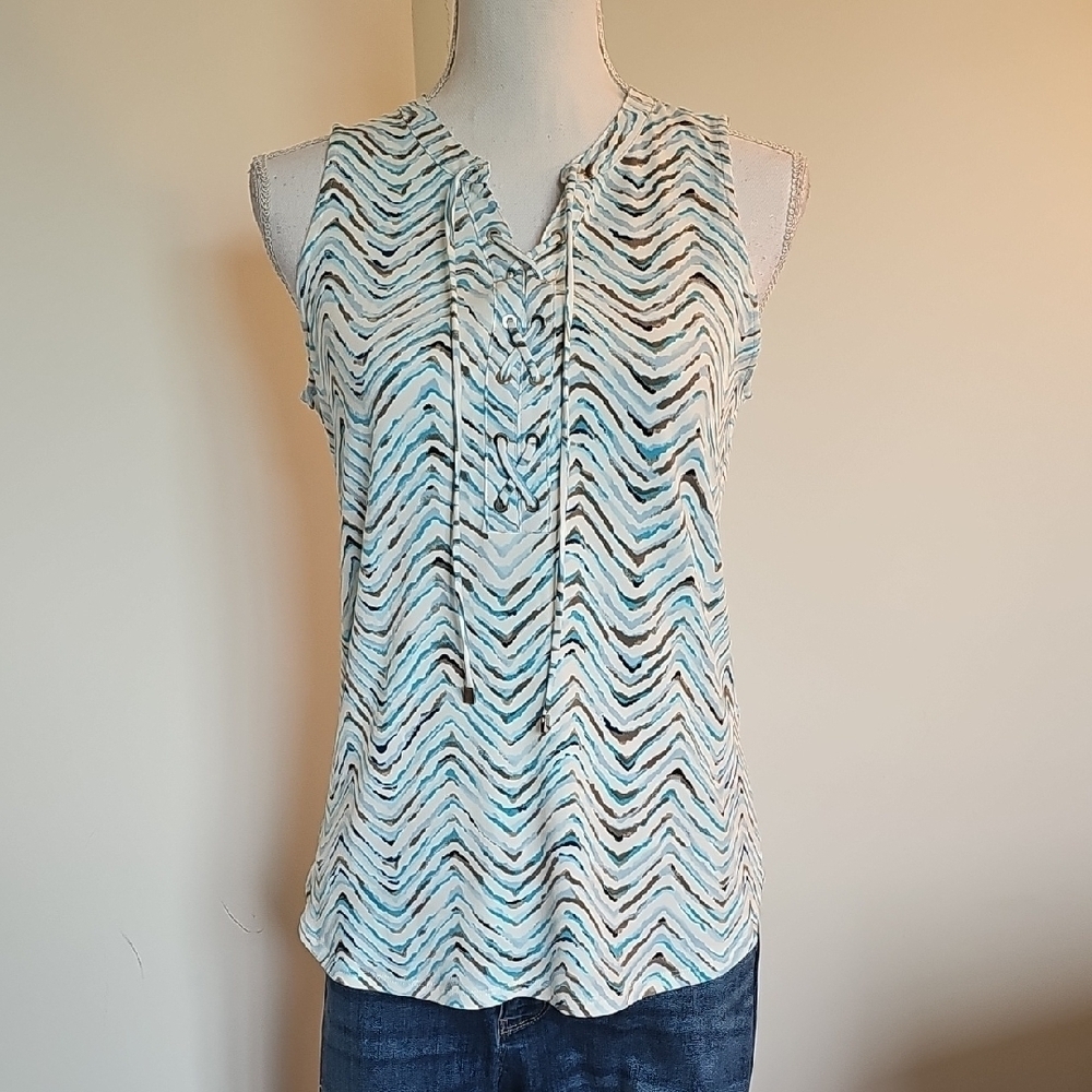 White House Black Market Chevron Sleeveless Blouse - Blue and White